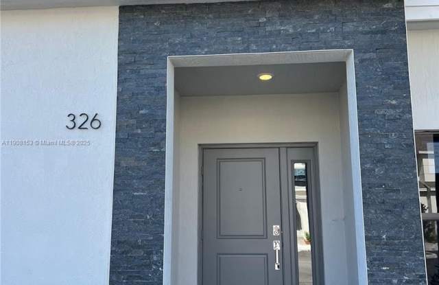 Photo of 326 NE 1st Dr