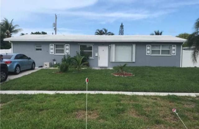 1308 SE 1 TERR - 1308 Southeast 1st Terrace, Deerfield Beach, FL 33441