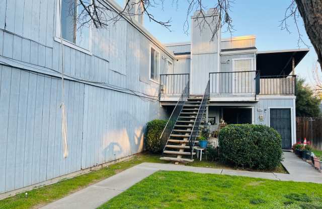 Nice and Cozy Upstairs Triplex Unit