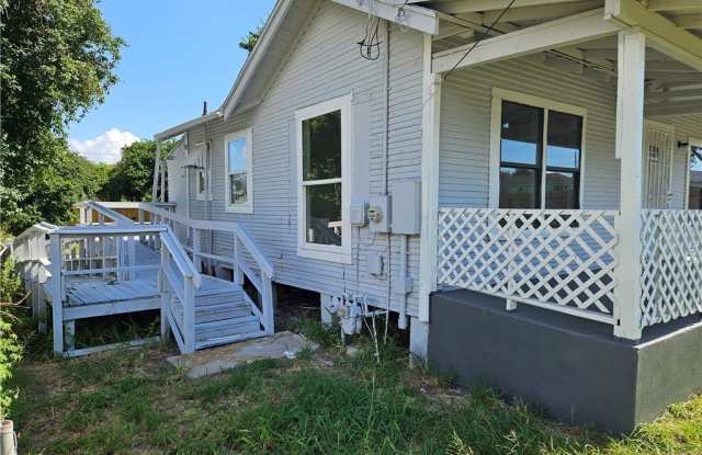 1822 Comanche Street