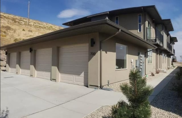 720 Bluffs Ct - 720 Bluffs Court, Reno, NV 89523