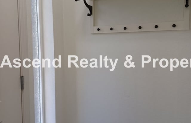 3 Bed Townhome 1 Car Garage Backs to Greenspace Close to Parks, Intel, Nike, Columbia Sportswear