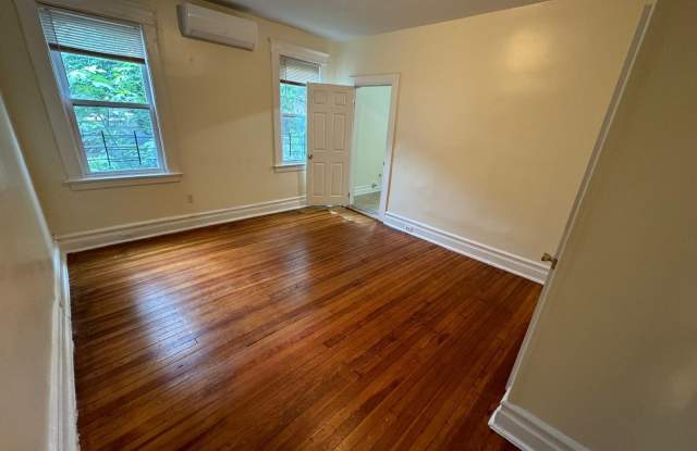 Photo of 22 Clove Road unit: 24C