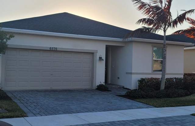 6576 NW Cloverdale Avenue