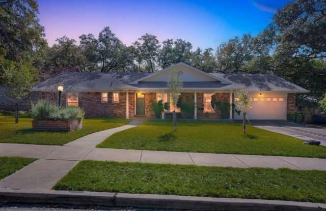 Updated 3BR Home with Pool Near Medical Center  USAA