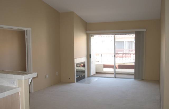 *** $500 Move In Special-***Great Oceanside Condo! - 445 Ribbon Beach Way, Oceanside, CA 92058