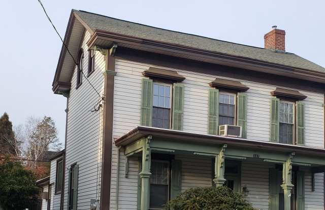 Photo of 107 E OAKLAND Avenue unit: B