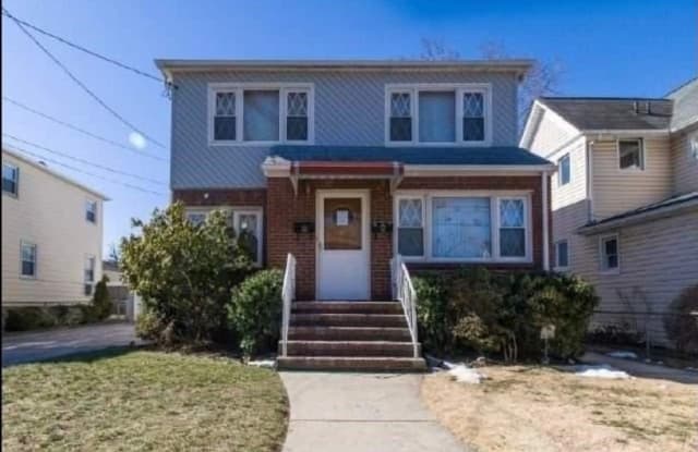 46 E Mineola Avenue - 46 East Mineola Avenue, Valley Stream, NY 11580