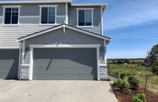 400 N 30TH DR - 400 South 30th Place, Ridgefield, WA 98642