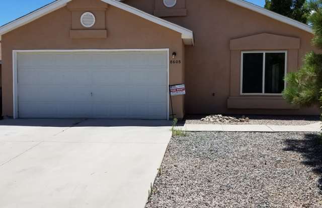 Beautiful 3 bedroom 2 bath in SW