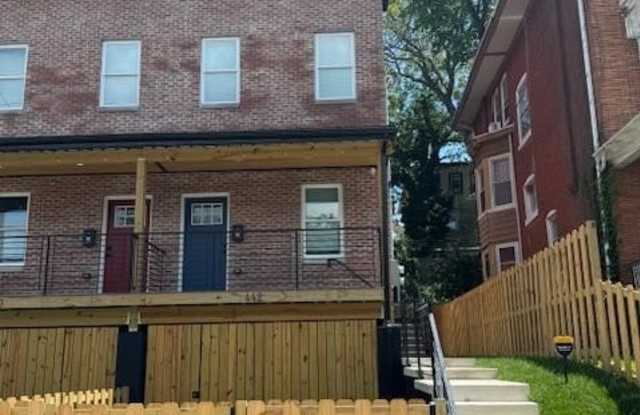 442 W QUEEN Lane unit: 1