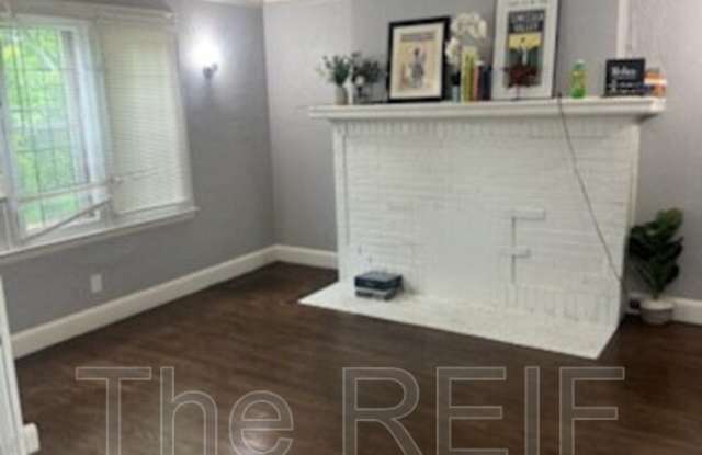 Photo of 4400 Buckingham Unit 2