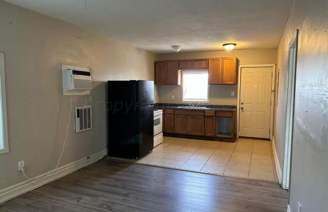 105 S FAIRMONT Street