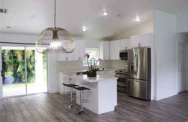 16930 W Mead Hill Drive, Loxahatchee, FL 33470