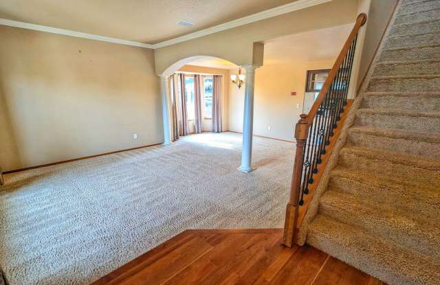 Gorgeous 5b 3b Single Family Home w/ a View