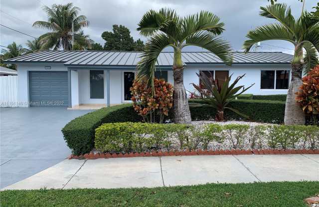 12021 SW 40th St - 12021 SW 40th St, Tamiami, FL 33175