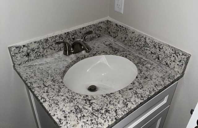 4 bedrooms 2 baths - Brand New Inside