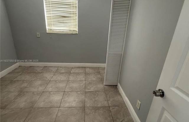 Photo of 4680 SW 33rd Ave