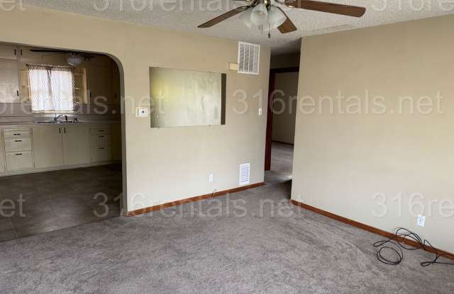 2 Bed 1 bath house with attached garage in El Dorado!