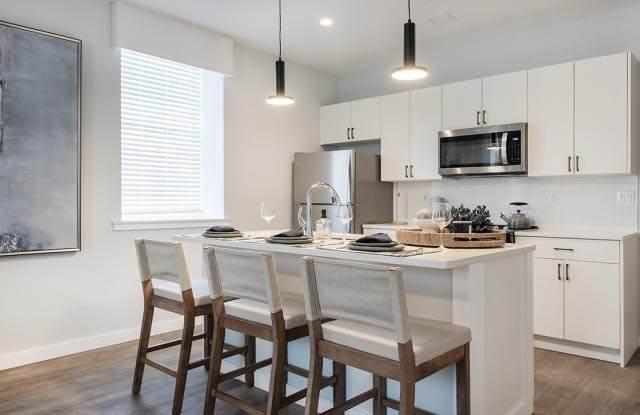 300 Carleton Avenue Unit C31