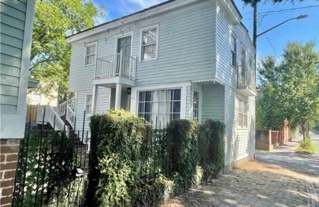 228 E Henry Street unit: D