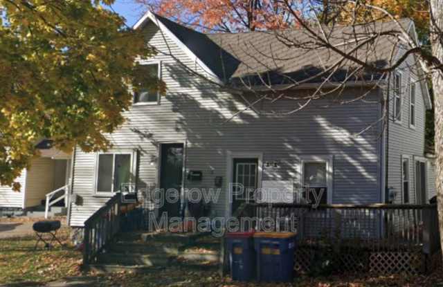 1009 Quarry Ave NW