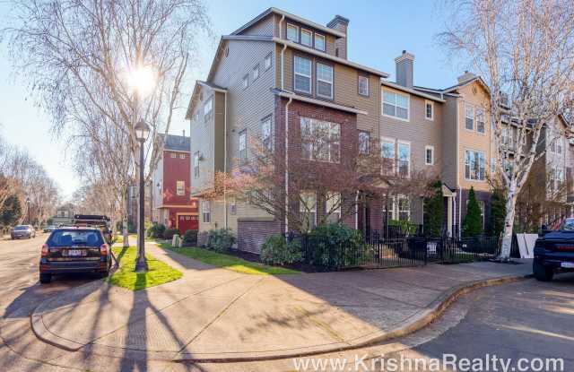 **Beautiful Corner Lot 3BD | 3BA Townhome in Orenco Gardens Quiet Neighborhood | Bed  Full Bath Located on First Level! **