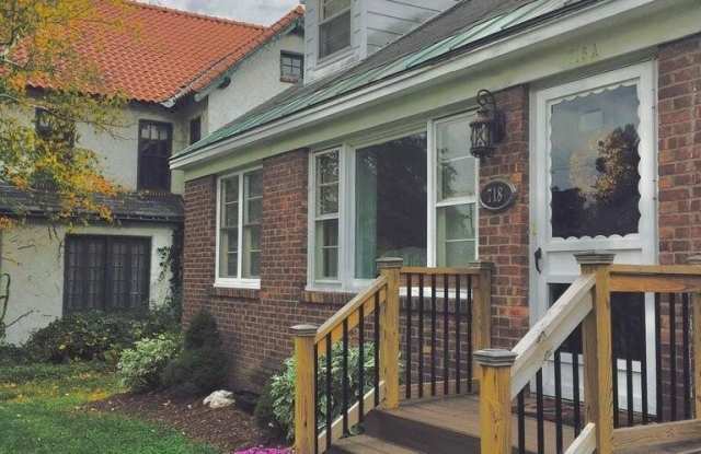 Photo of 718 Western Avenue unit: B