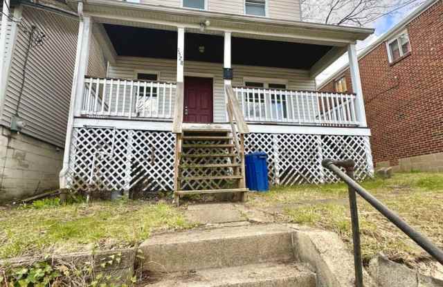 2 Bed 1 Bath home in Beechview - Close to Downtown, Public Transit - Available June