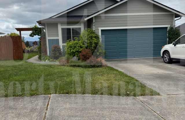 Mountain Views - 3 Bedroom Poulsbo Rambler