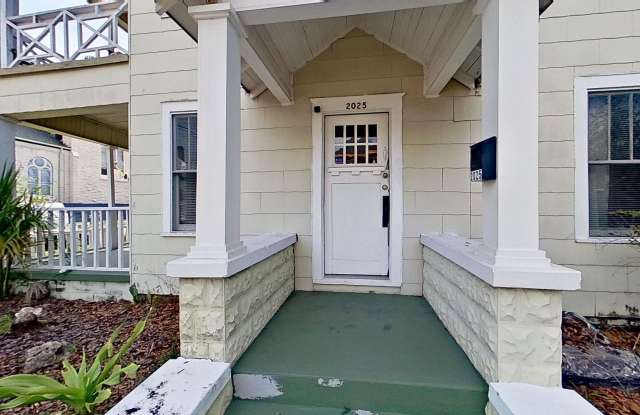Down Stairs Apartment in Springfield