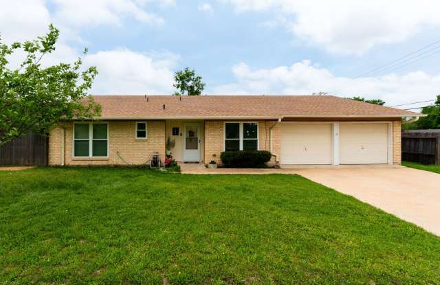 902 Lynn Ln.