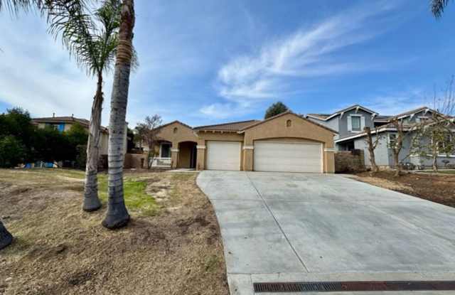 Charming 4 Bedroom Home with Spacious lot in Menifee