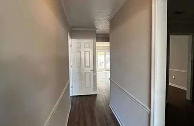 Cozy 2 Bed/2 Bath Townhome with large back patio!