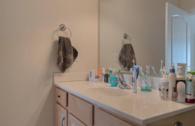 250 Sheliah | Townhouse | 2 Bed 2 Bath | 08/14/2026