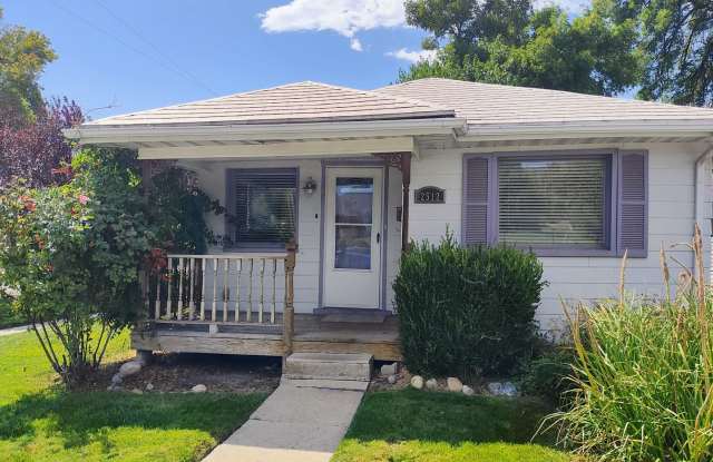 3 Bd 1 Bath Home Includes Yard Care