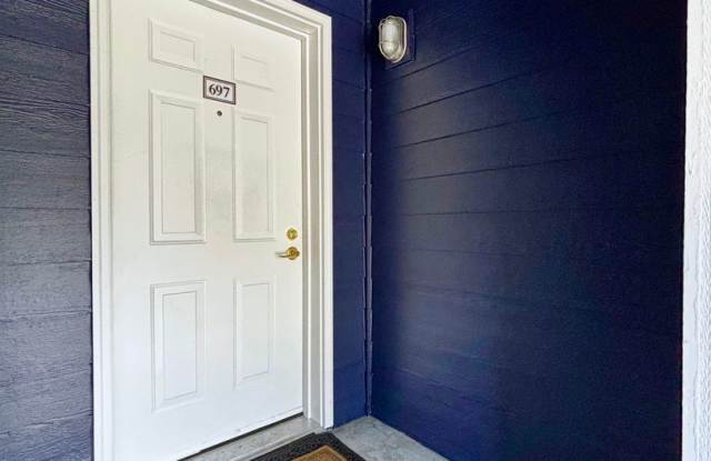 Photo of Modern Condo in Gresham near Glendoveer!