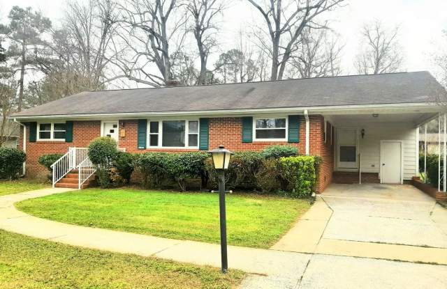 3 Bedroom, 1 Bathroom Home in Durham with Beautiful Yard - 2805 West Carver Street, Durham, NC 27705