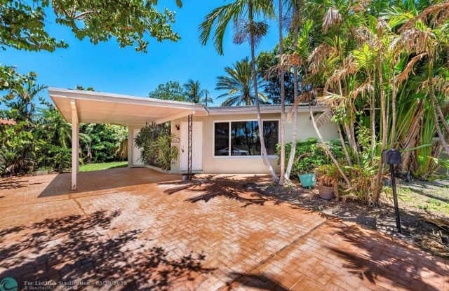Photo of 901 SE 14th Dr