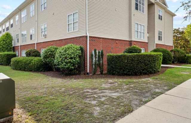 1st Floor Condo in Bellingham Park Available now!