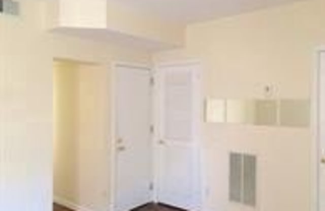 209 SUMAC Street unit: 2Nd Floor