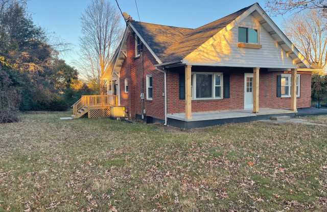 Brick 3 bedroom 2 bath in Bristol