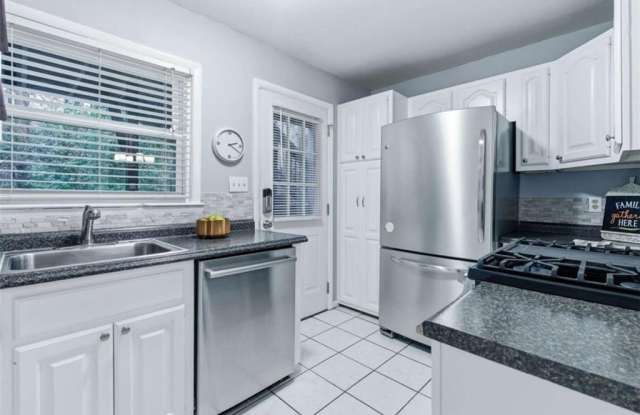 1010 Scott Boulevard unit: B1