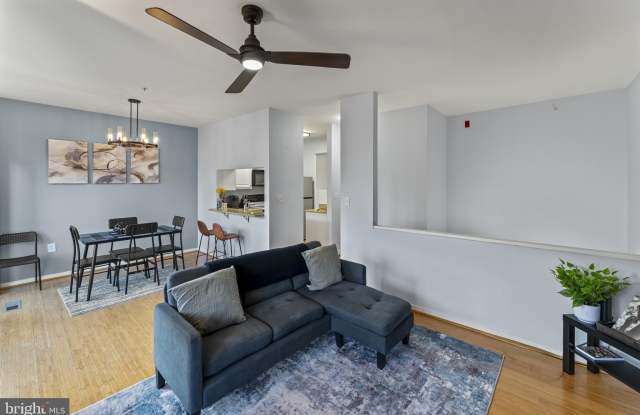 301 S REYNOLDS Street unit: 202