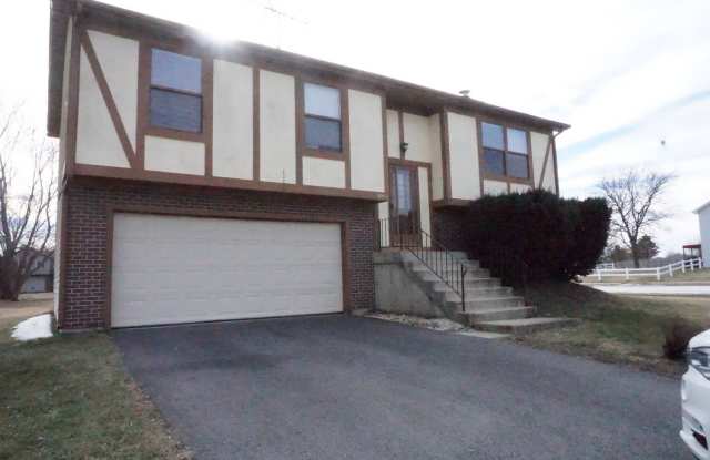 Photo of 3. bedroom 2.5 bath + den. 2 car garage