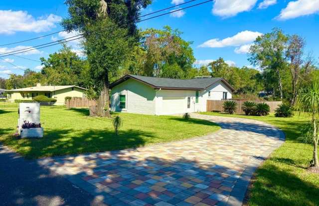 5609 HYDE PARK Circle