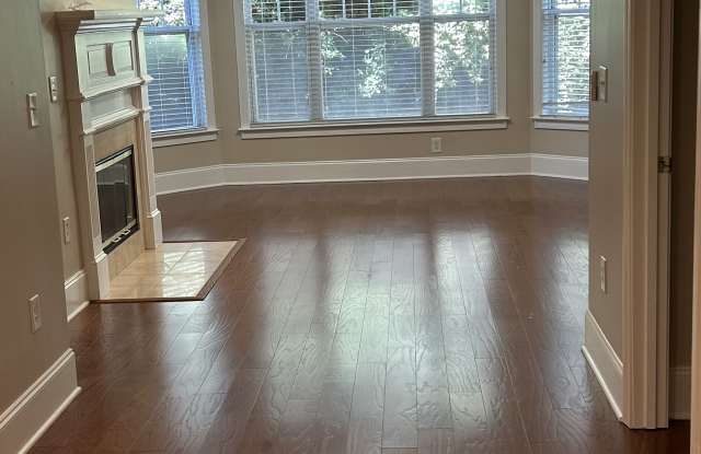 4100 Paces Walk Southeast