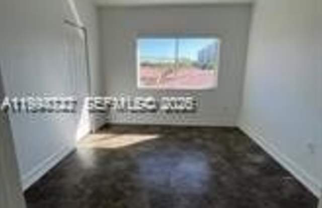 7995 NW 8th St