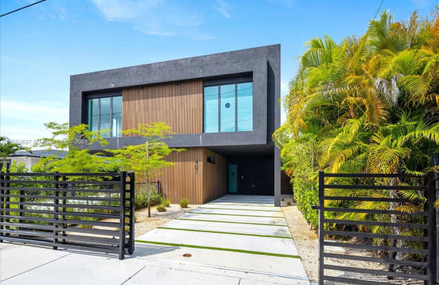 401 NW 52nd St