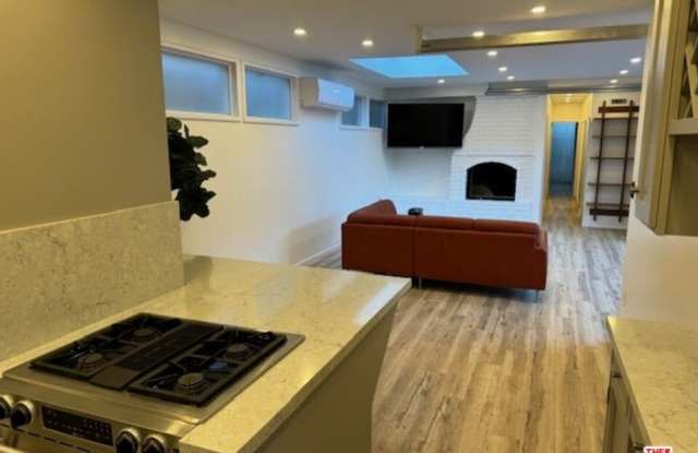 1636 N Beverly Glen Blvd